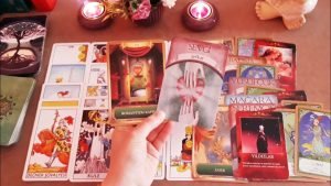 Leia mais sobre o artigo Aklimdaki Kişi Beni Nasıl Görüyor💯Gerçek Niyeti Ne💯Tarot Yorumu
