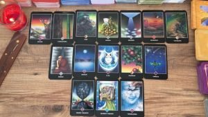 Leia mais sobre o artigo Aklımdaki Kişi💘 Geçmiş, Gündem, Yakın Gelecek? Partnerin Bizimle İlgili Planı Ne?♥︎ TAROT AÇILIMI🔮