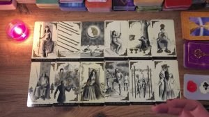 Leia mais sobre o artigo Aklımdaki Kişi İle İlgili Bilmem Gerekenler Neler? 💯 Anlık Enerjisi ve Eylem Planı? Tarot Açılımı 🔮