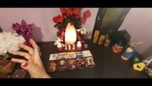 Leia mais sobre o artigo Aklimdaki kisi ne dusunuyor/gecmis,guncel ve olası gelecek acilimi/tarot