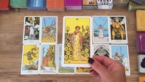 Leia mais sobre o artigo Aklımdaki Kişi Tarot Açılımı ❤️ Beni Seviyor Mu?💓 Hislerimiz Karşılıklı mı?