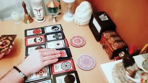 Leia mais sobre o artigo Aklımdaki kişinin Aklında mıyım? 🌀👻 Beni gizlice Takip ediyor mu? tarot