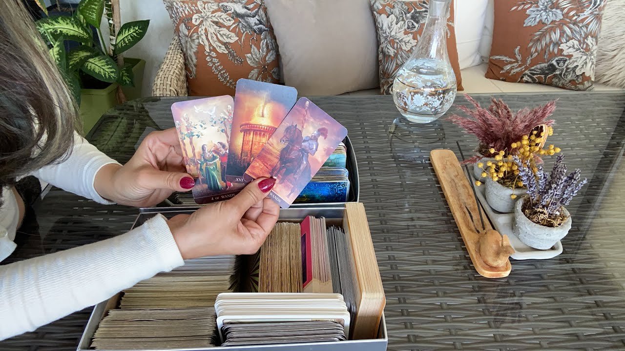 Leia mais sobre o artigo AKLINDA MIYIM? #aklımdakikişi #tarot
