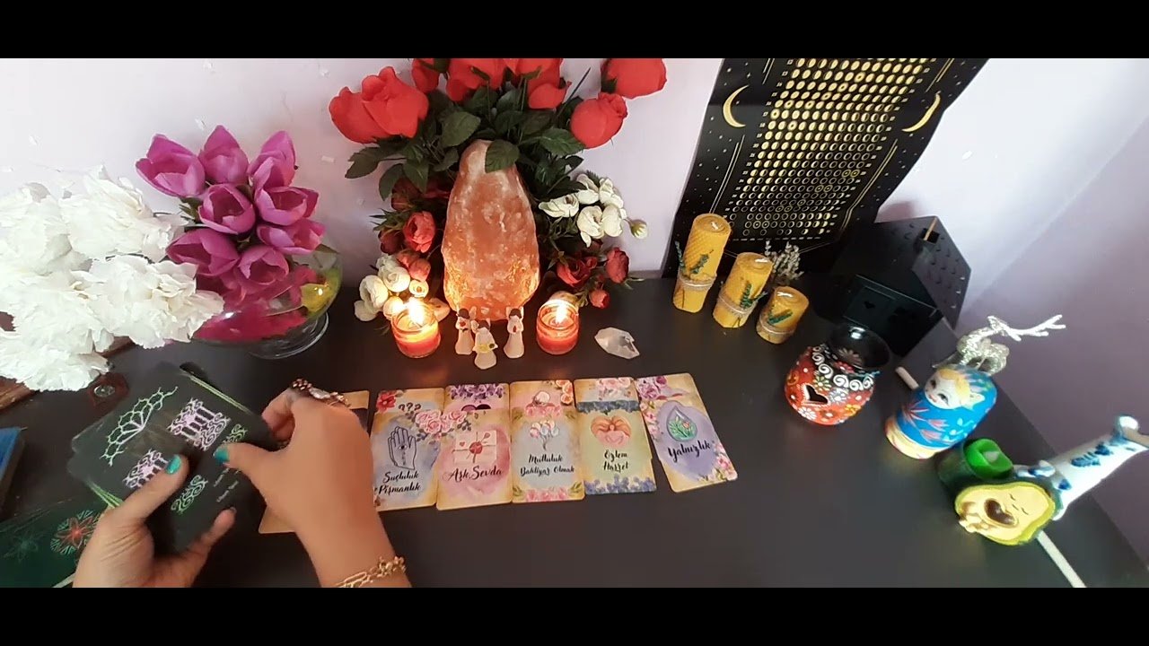 Leia mais sobre o artigo Aklinizdaki kisinin andaki enerjileri ne/sizi nasıl görüyor/güncel tarot açılımı