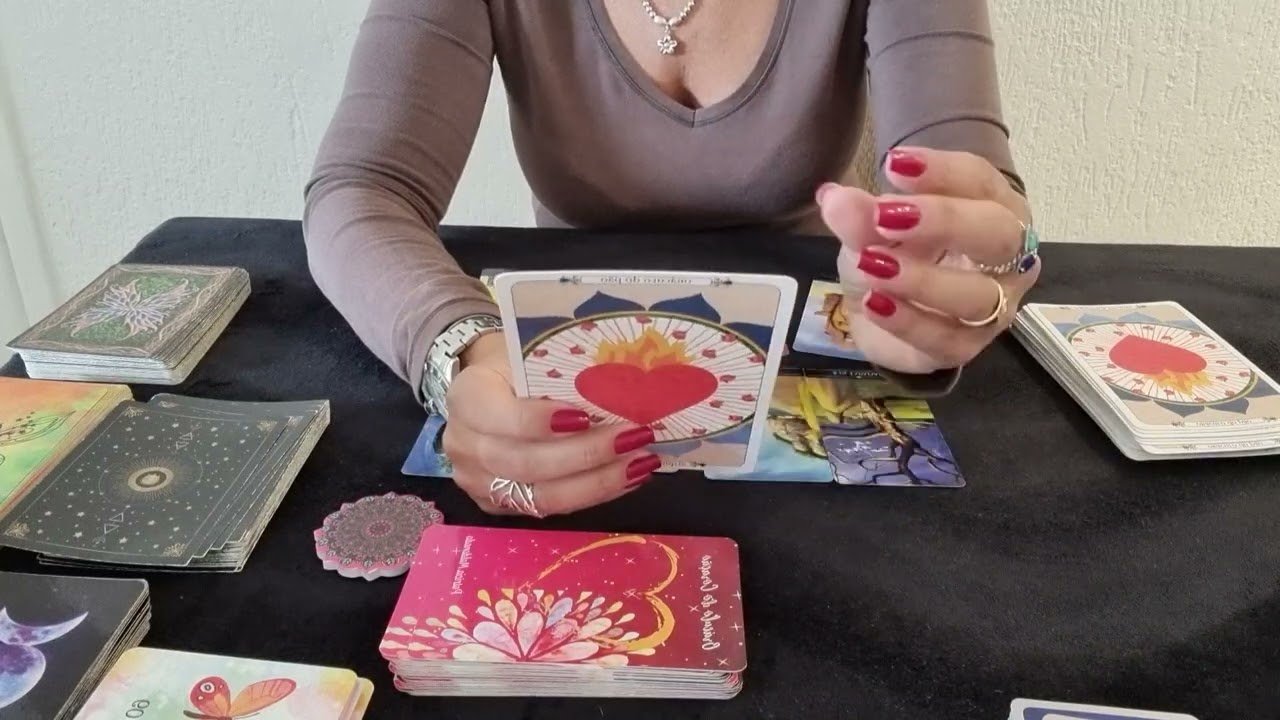 Leia mais sobre o artigo 🎇🧿🔮COMO ME VÊ E O QUE MAIS GOSTA EM MIM? – Tarot Responde 🤗🥰