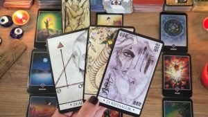Leia mais sobre o artigo Yarım Kalan Aşklar 💔 Küsler, Ayrılar, İletişimi Olmayanlar… Aklımdaki Kişi Tarot Açılımı 💯