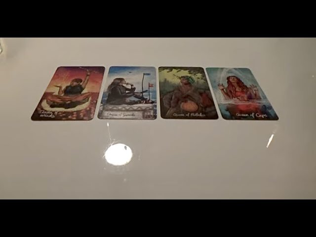 No momento, você está visualizando 4 Kings/Queens👆😍Who’s Coming Your Way?! Who Wants To Approach You? Pick a Card Tarot Reading