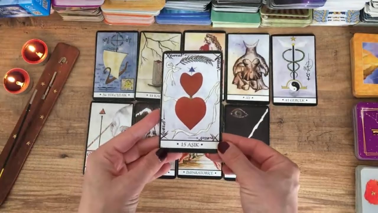No momento, você está visualizando Akılımdaki Kişi Şu An Neler Yapıyor? Neden Sessiz? Bu Sessizlik Bozulacak Mı? 🌼 Tarot Açılımı 🌸
