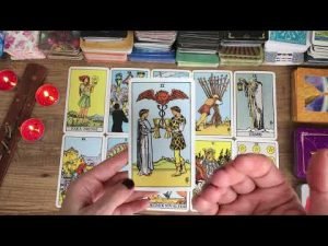 Leia mais sobre o artigo Aklımdaki Kişinin Şu Anda Bana Karşı En Gerçek Ve En Derin Hisleri Nedir?💍🌻 Tarot Açılımı 💙