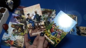 Leia mais sobre o artigo ⭐ALGUÉM QUE VOCÊ NÃO CONSEGUE TIRAR DA CABEÇA TEM SENTIMENTOS POR VOCÊ? 🔮 | TAROT E CARTAS CIGANAS