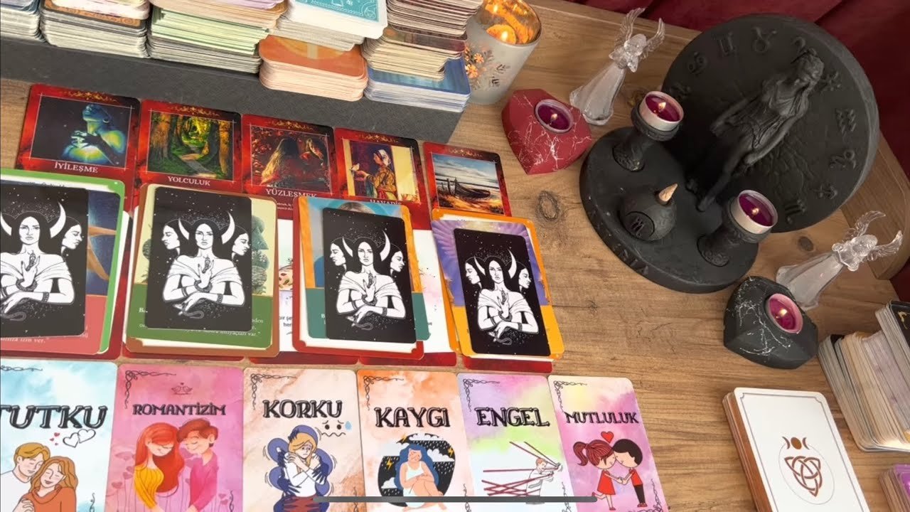 Leia mais sobre o artigo 💞 VUSLAT 💞 Beni Özlüyor Mu? Stalklıyor Mu? Vuslat Yakın Mı? Aklımdaki Kişi Tarot Açılımı 💯