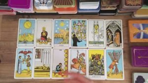 Leia mais sobre o artigo Aklımdaki Kişi Şu An Bana Ne Söylemek İstiyor? 💙 Neler Yapacak? Tarot Açılımı 💜