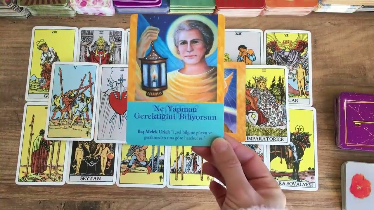Leia mais sobre o artigo Aklımdaki Kişinin Bana Karşı En Gerçek Hisleri Ne? 💘 Seviyor Mu? Aşık Mı? Tarot Açılımı 💙