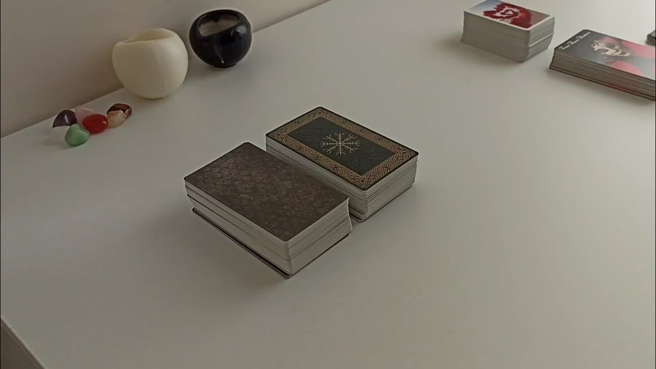 No momento, você está visualizando Sessizliğin Onu Nasıl Etkiliyor? Tarot