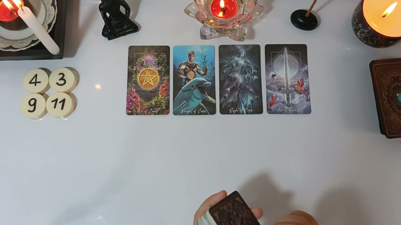 Leia mais sobre o artigo Tarot – Những Niềm Vui Nào Đang Đến Với Bạn – chọn một tụ bài tarot