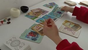 Leia mais sobre o artigo Aklımdaki Kişi Kelt Açılımı Tarot