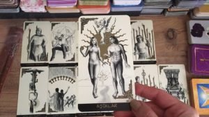 Leia mais sobre o artigo Geçmiş 🌸 Gündem 🌸 Yakın Gelecek…Güzel Gelişmeler Yolda! Neler Olacak 💘 Aklımdaki Kişi Tarot…