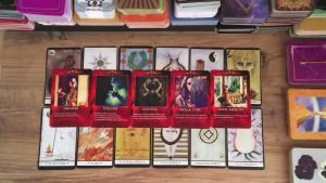 Leia mais sobre o artigo Neden Adım Atmıyor? 🧞‍♂️ Aklımdaki Kişi Beklediğim Adımı Atacak Mı? 💓Tarot💓