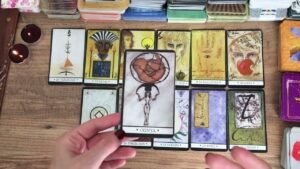 Leia mais sobre o artigo Aklımdaki Kişi Tarot Açılımı 💓 Küsler, Ayrılar Ve İletişimi Olmayanlar… Barışacak Mıyız?