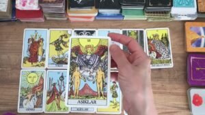 Leia mais sobre o artigo Bana Karşı En Gerçek Hisleri Neler? ❤️ Duygusu? Düşüncesi? Eylem Planı? Aklımdaki Kişi Tarot Açılımı
