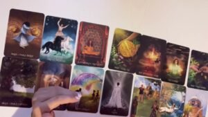 Leia mais sobre o artigo Aklımdaki kişi bugün benimle ilgili ne düşünüyor ne hissediyor? /Tarot, tarot falı, aşk falı