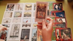 Leia mais sobre o artigo Aklimdaki Kişi 💕🧿Gündemi💕🧿 Düşünceleri💕🧿Duyguları 💕🧿Eylemi💕🧿Seni Nasıl Görüyor💕🧿#tarot #tarotfalı