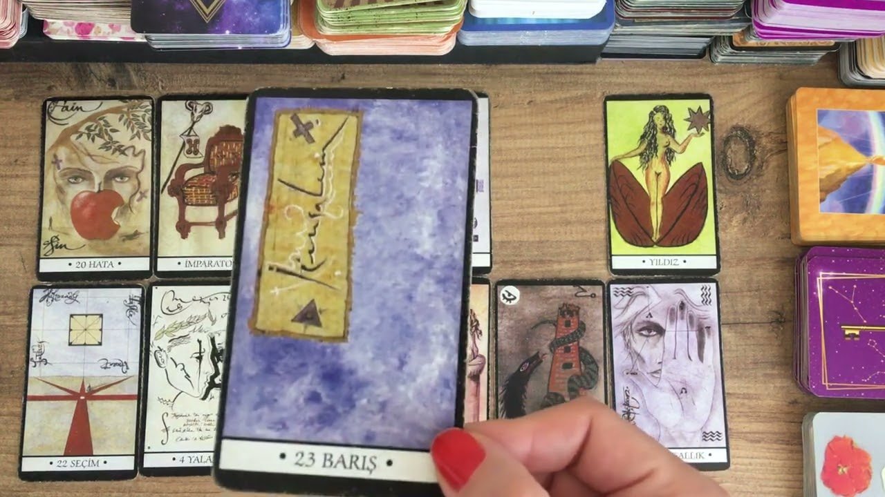 Leia mais sobre o artigo Barış Adımı Atacak Mı? 💗 Aklımdaki Kişi Ne Planlıyor? Aklımdaki Kişi Tarot Açılımı 💞