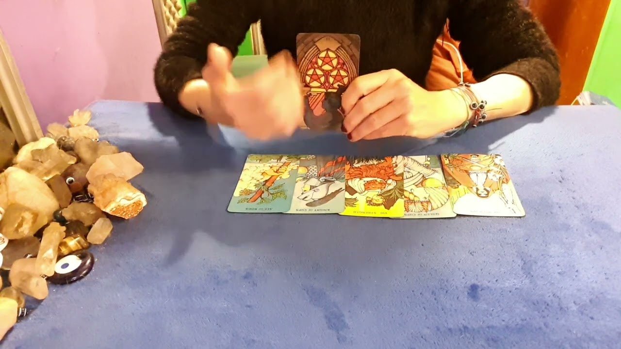No momento, você está visualizando Descubre si estás en su mente y si hay algo que se haya dado cuenta en relación a ti. Palabras S.