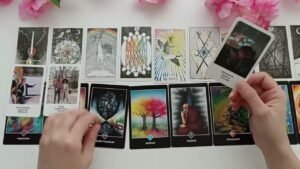 Leia mais sobre o artigo Seni Nasıl Görüyordu/Görüyor/Görecek? Tarot
