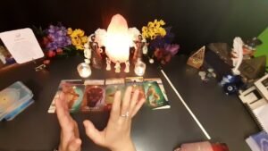 Leia mais sobre o artigo aklımdaki kişi benimle bir gelecek düşünüyor mu/onun hayatındaki yerim ne#tarot #yeni #terapi #aşk
