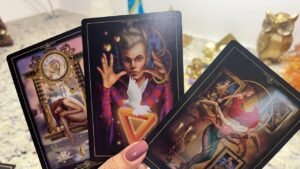 Leia mais sobre o artigo As CARTAS REVELAM os SENTIMENTOS e AÇÕES futuras DELE(A) X VC😱👊🏼🦋