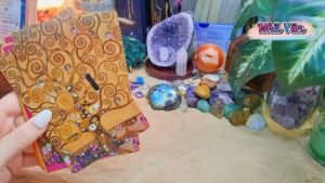 Leia mais sobre o artigo chọn một tụ || tarot tình yêu – SỰ THẬT VỀ NGƯỜI ẤY (người yêu/crush/ex/…) – họ có suy nghĩ gì?