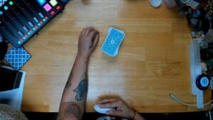 Leia mais sobre o artigo Estaban espiandote y esperando tu caida. Fracaso total, seran exibidos #tarot #tarotgratis