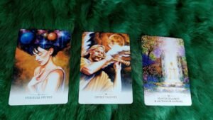 Leia mais sobre o artigo NGỌN LỬA THÁNH LINH SẮP THỔI BÙNG ĐIỀU GÌ TRONG BẠN? @EvelynTarot