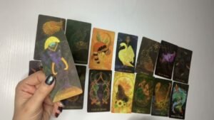 Leia mais sobre o artigo Sizi takip ediyor mu? Merak ediyor mu? /Tarot, tarot falı, aşk falı, zamansız