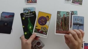 Leia mais sobre o artigo Aklımdaki Kişi Kelt Açılımı Tarot