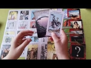 Leia mais sobre o artigo Aklımdaki Kişi/ Seninle İlgili Hisleri/ Düşüncesi/ Eylemi/ Seni Nasıl Görüyor💯🧿#tarot #tarotfalı