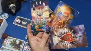Leia mais sobre o artigo ⭐COMO ESSA PESSOA 💗 SE SENTE NESTE MOMENTO POR VOCÊ? 🔮 | TAROT E CARTAS CIGANAS