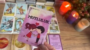 Leia mais sobre o artigo Tam Şu Anda Benimle Ve Bizimle İlgili Ne Düşünüyor? 💍 Aklımdaki Kişi Tarot Açılımı 💞
