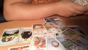 Leia mais sobre o artigo Tarot – Visszajön, de húzd meg a határt.