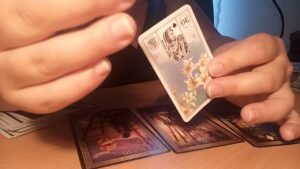Leia mais sobre o artigo Tarot – visszatér de a döntés a tiéd( II.rész)