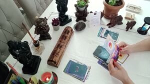 Leia mais sobre o artigo Aklınızdaki kişinin💫bilinç altı okuması/bilinç altında size dair neler geçirmiş #tarot#yeni#açılımı