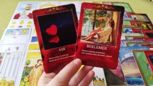 Leia mais sobre o artigo Aklımdaki Kişi/ Seninle İlgili Hisleri/ Düşüncesi/ Eylemi/ Seni Nasıl Görüyor💯🧿#tarot #tarotfalı