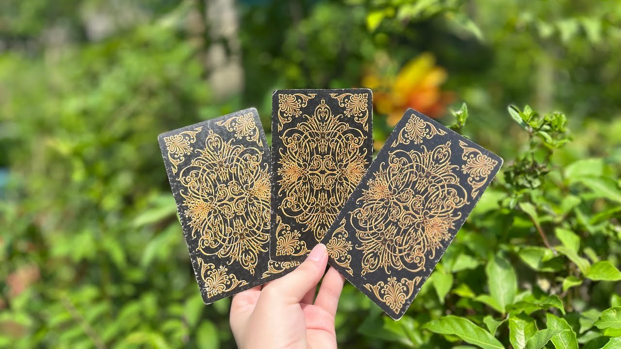 No momento, você está visualizando Bonus video – Chọn 1 lá bài: Thông điệp ngắn bạn cần nghe lúc này