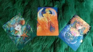 Leia mais sobre o artigo CUỐI NĂM 2023, MONG ƯỚC NÀO CỦA BẠN SẼ TĂNG CAO VÙN VỤT? @EvelynTarot