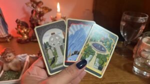 Leia mais sobre o artigo Revelação profunda: ALGUÉM PENSANDO e PLANEJANDO FALAR com VC! Leitura mediúnica🦋✨💓