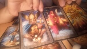 Leia mais sobre o artigo Tarot – Woww, végre Te jössz…Kié ez az üzenet?