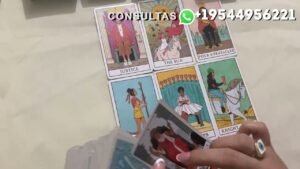 Leia mais sobre o artigo TE ESPÍA Y ESTÁ TENTADO A BUSCARTE , NO SOPORTA MÁS #tarot #amor #viralvideo #video #estrella
