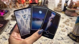 Leia mais sobre o artigo Vou ABRIR A MESA para PESSOA que VC MENTALIZAR😱💓 LEITURA MEDIÚNICA