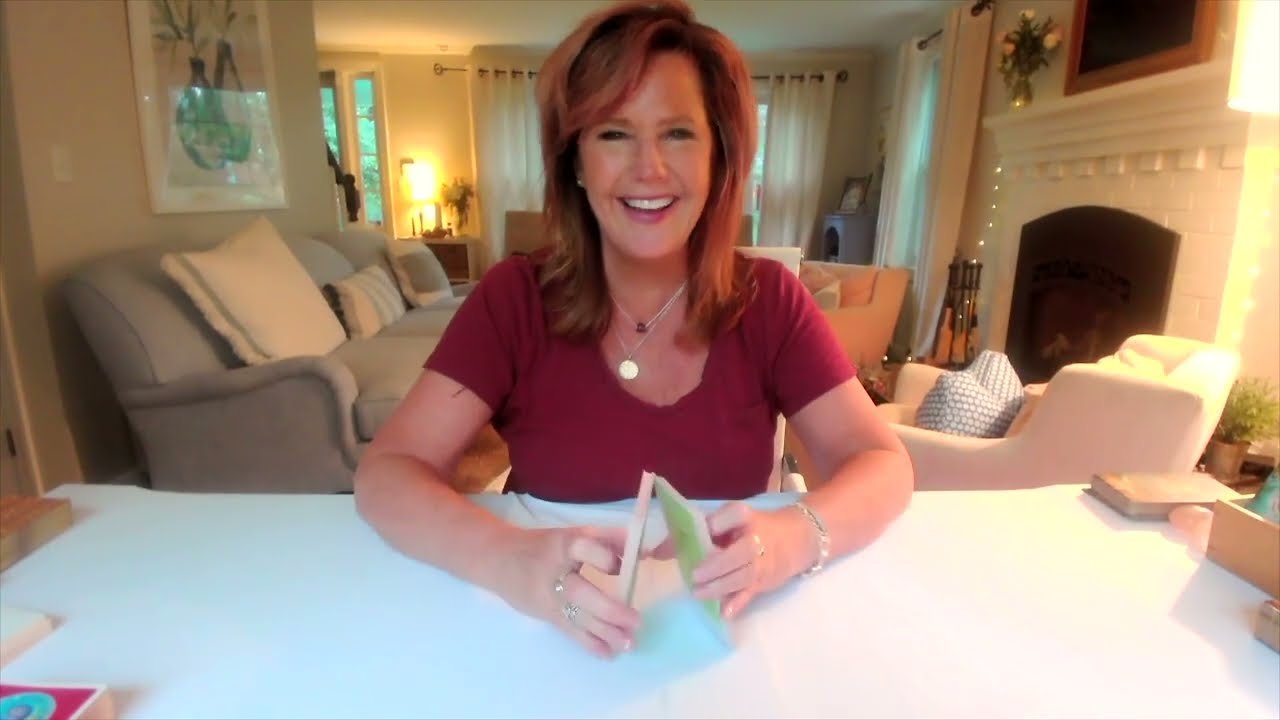No momento, você está visualizando Your Daily Tarot Message : Let’s Just TURN Toward The SUN | Spiritual Path Guidance